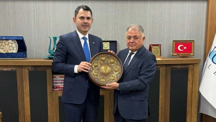 Başkan Yıldırır Bakan Kurum’u Yeni Belediye Binasında Ağırladı