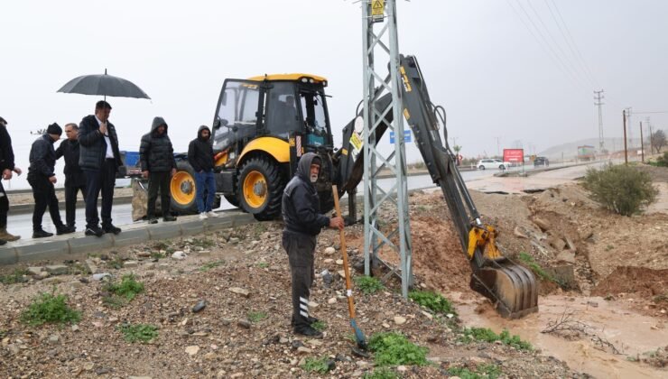 İslahiye Yolunda Su Taşkını Meydana Geldi
