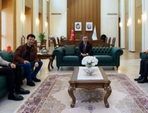 Sanatçı Oğuz Aksaç’tan Vali Çeber’e Ziyaret