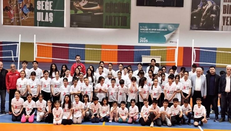 İslahiye’de Geleceğin Yıldızları Yetişiyor: Fabrika Voleybol Kapılarını Açıyor!